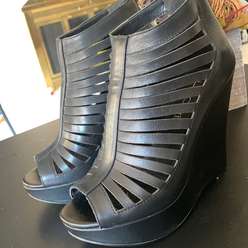 Aldo straps straps 🖤🖤🖤 ready for summer !!